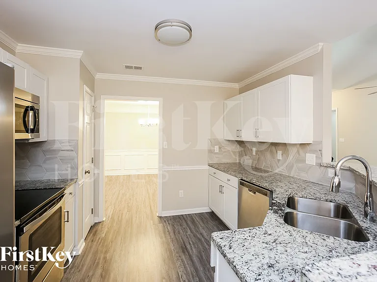 11300 Fox Hill Dr — Photo 7