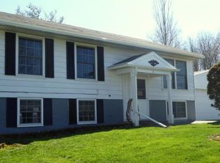 2 Sunnyfield Dr, Cortland, NY 13045