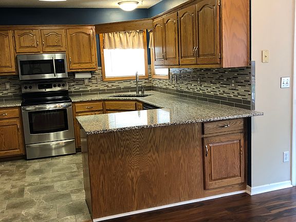 4th image of 600 SE Greenridge Dr