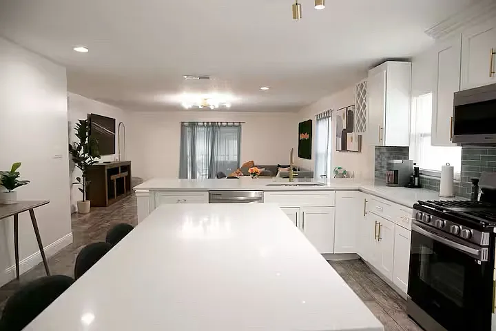3 bed, 1450 sqft, $3,100 — Photo 3