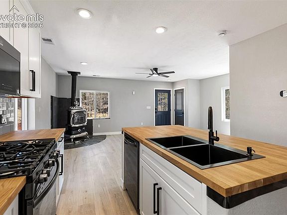 4th image of 61 Garnet Ln