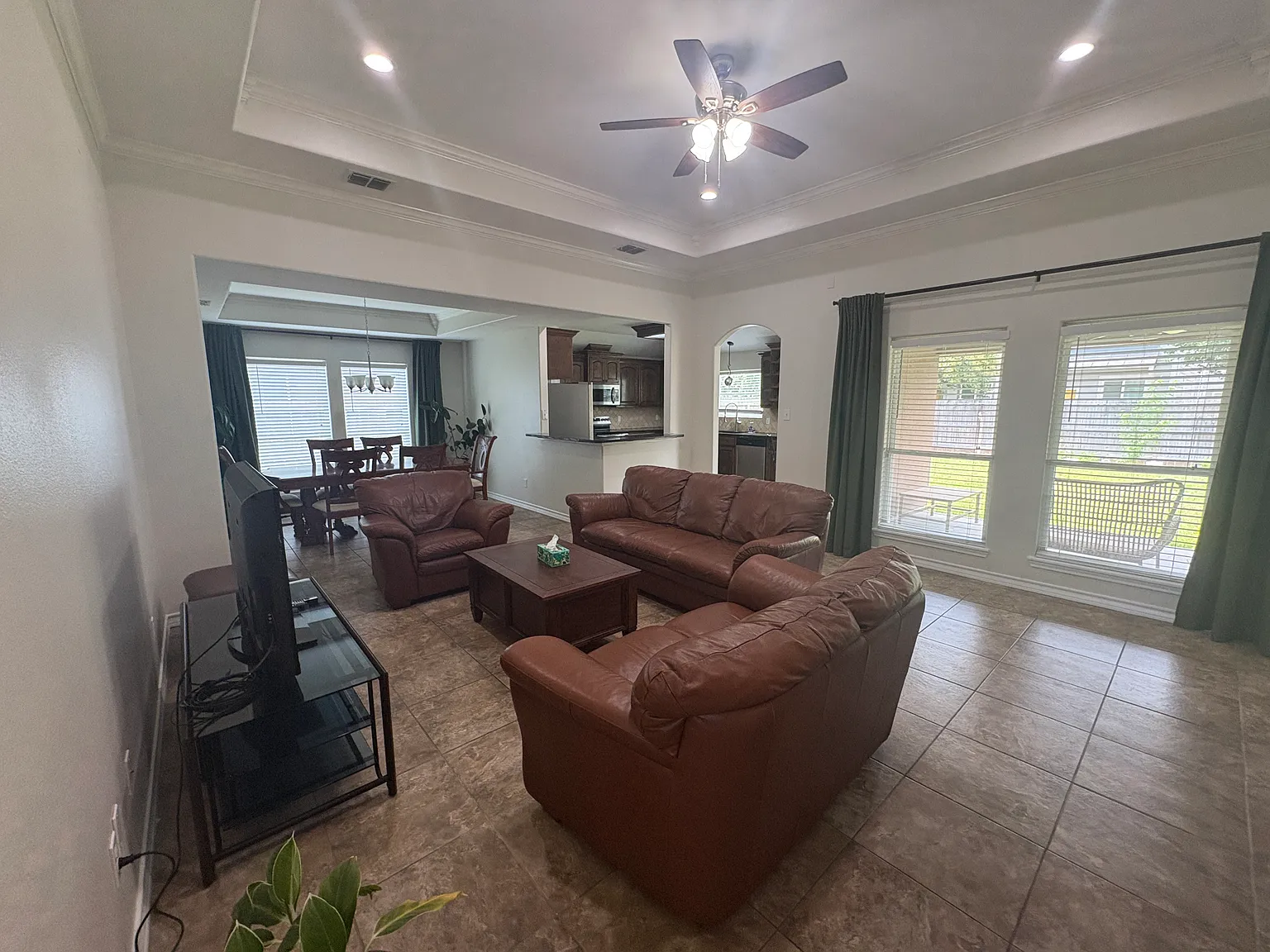 3 bed, 1762 sqft, $2,300 — Photo 2