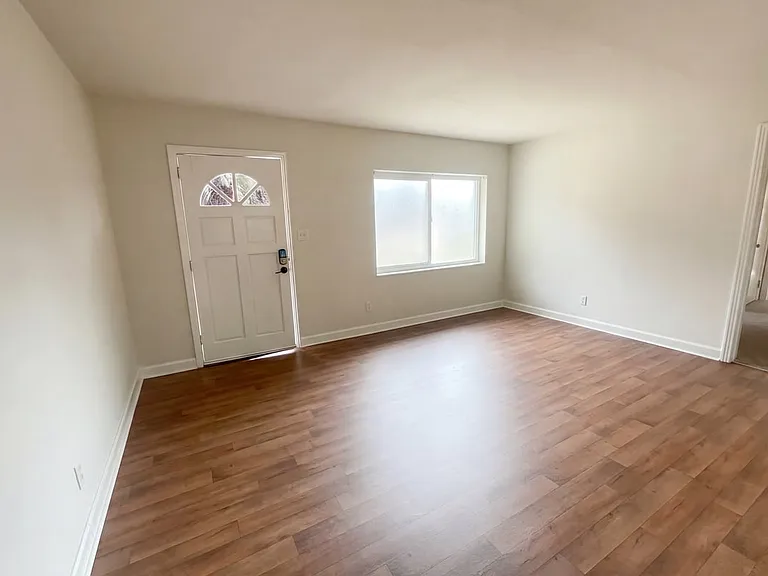 6128 Robbins Cir S — Photo 1