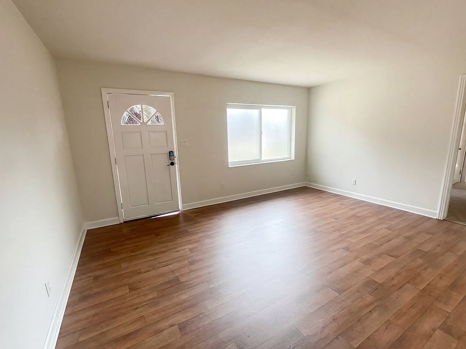 1st image of 6128 Robbins Cir S