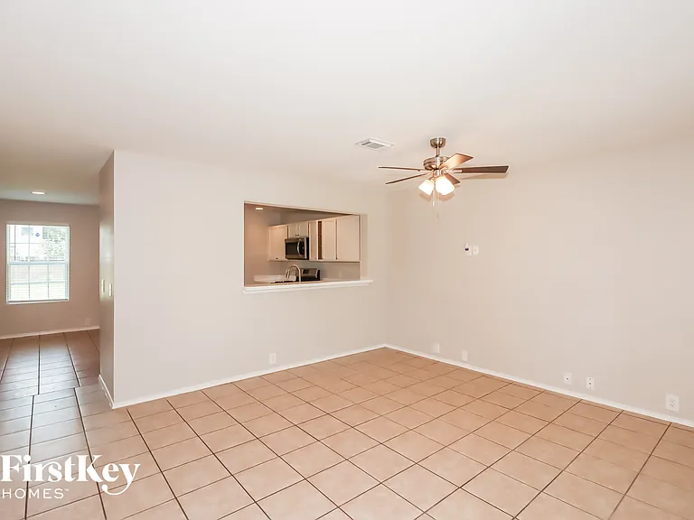 802 Eagles Glide Dr — Photo 4