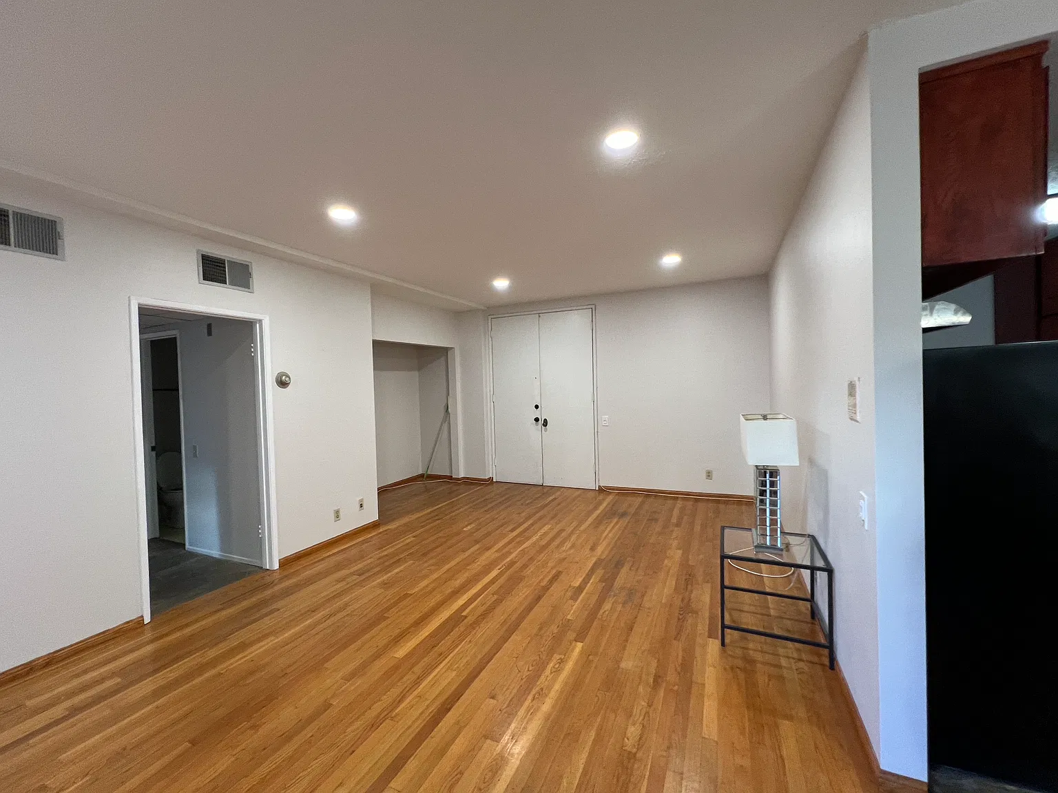 622 S Barrington Ave — Photo 2