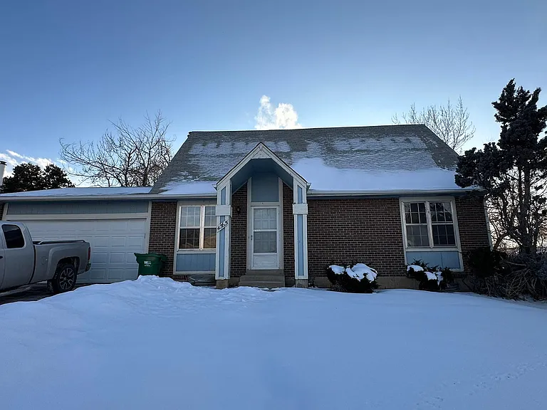 4365 S Dearborn Ct — Photo 2