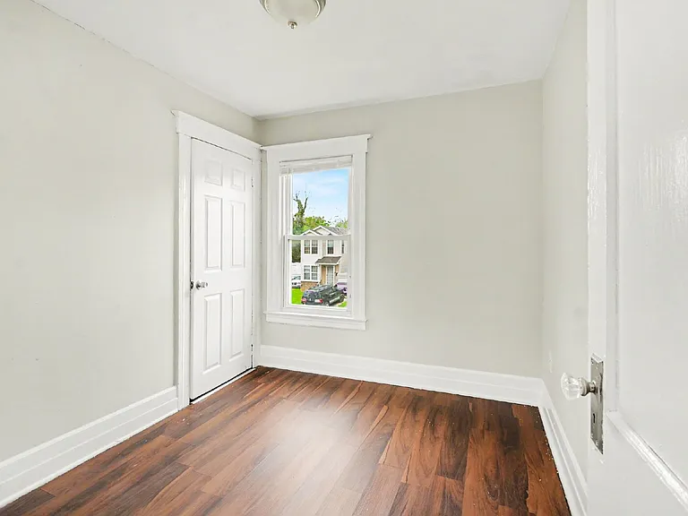 242 Ferris St — Photo 11