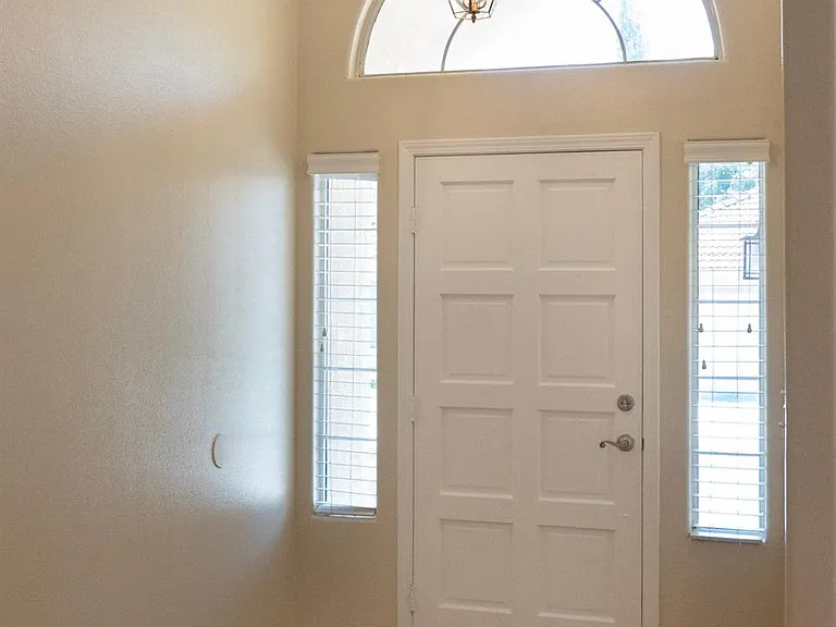 1044 E Manhattan Ave — Photo 2