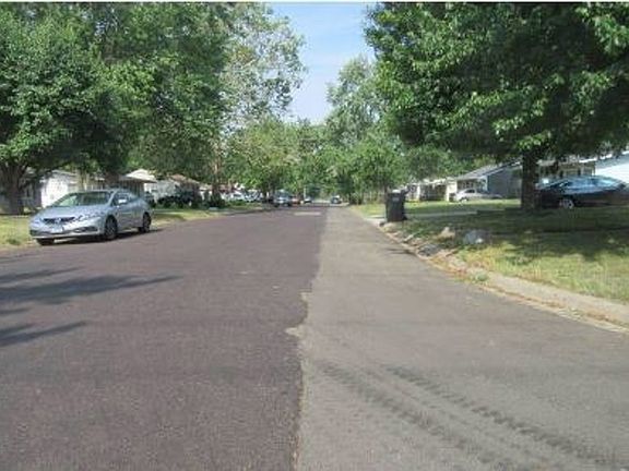 Exterior Neighborhood (street photo)