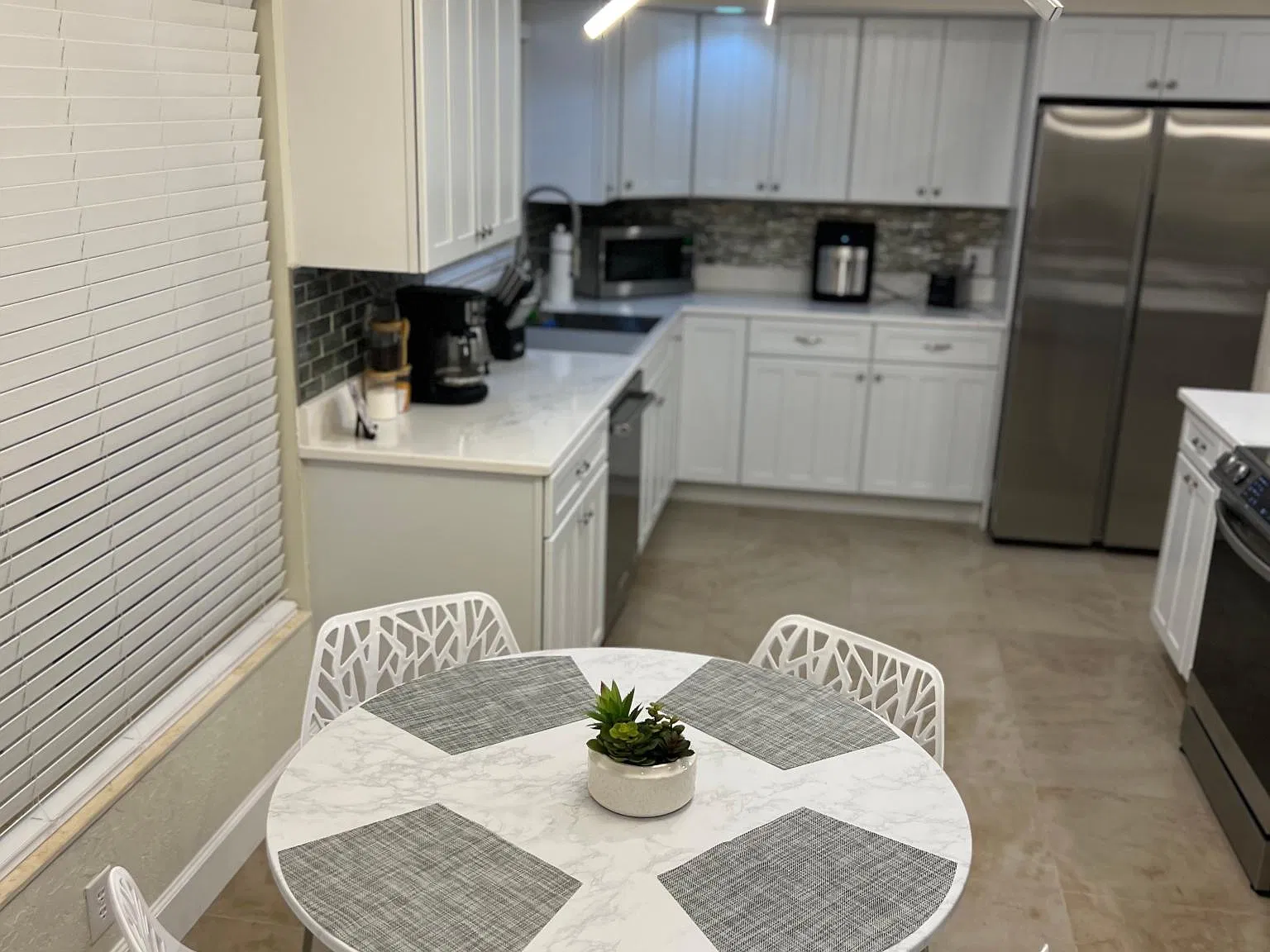 3 bed, 1300 sqft, $2,300 — Photo 4