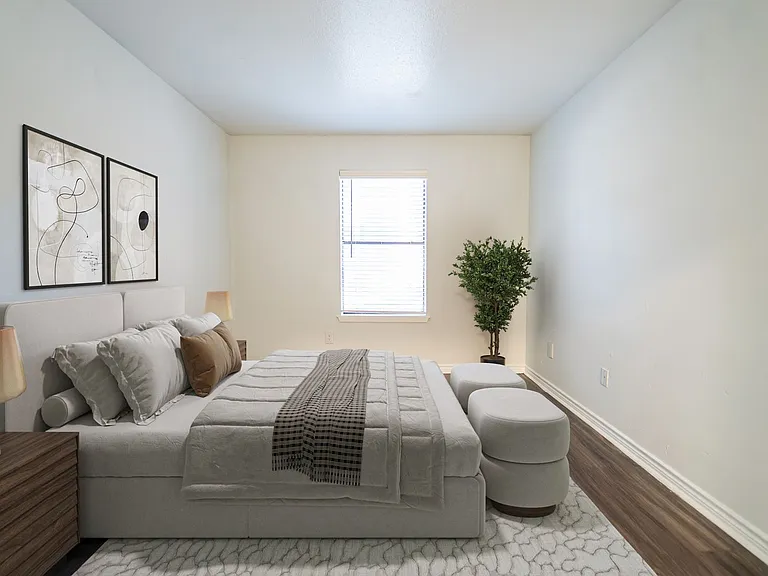 Chesapeake Apartments — Photo 11