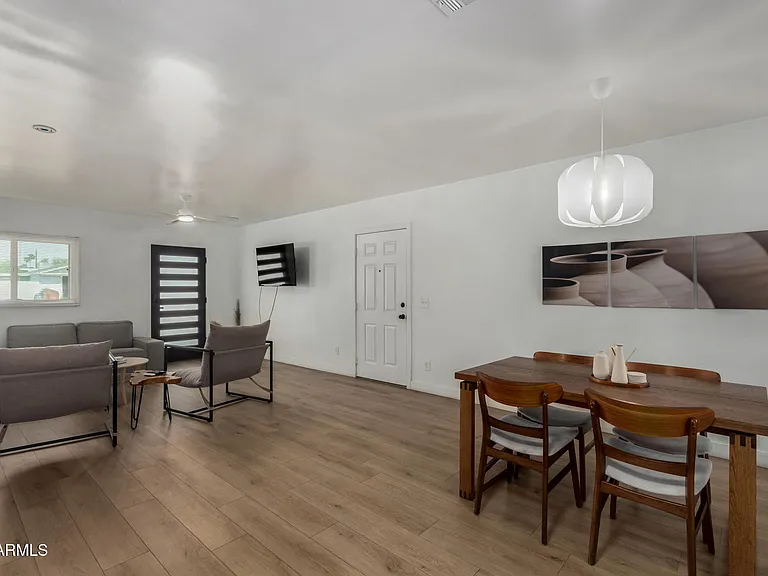 829 W Mitchell Dr — Photo 4