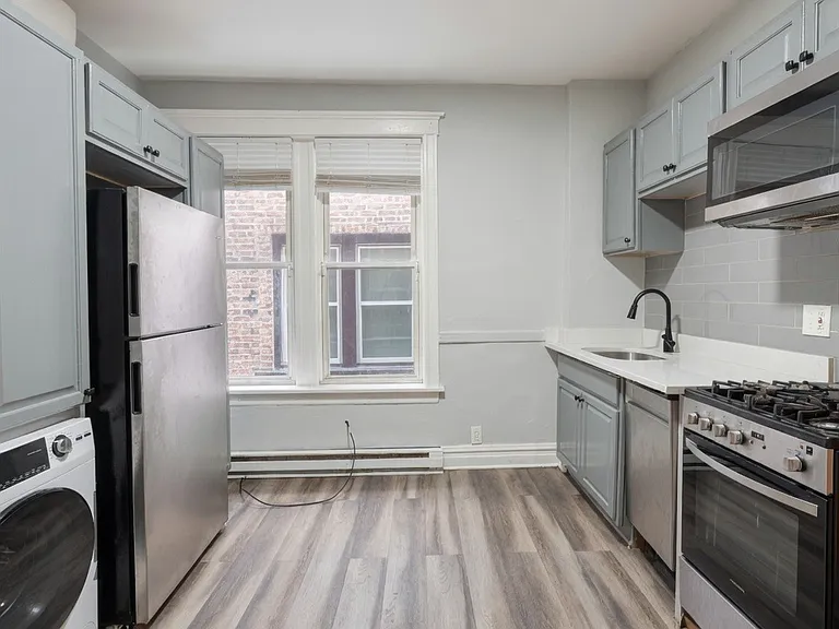3649 W Montrose Ave #1M — Photo 2