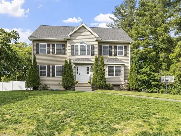 18 Railroad Ave, Wilmington, MA 01887