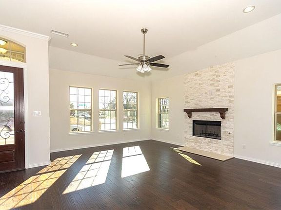 2nd image of 1213 W Park Dr