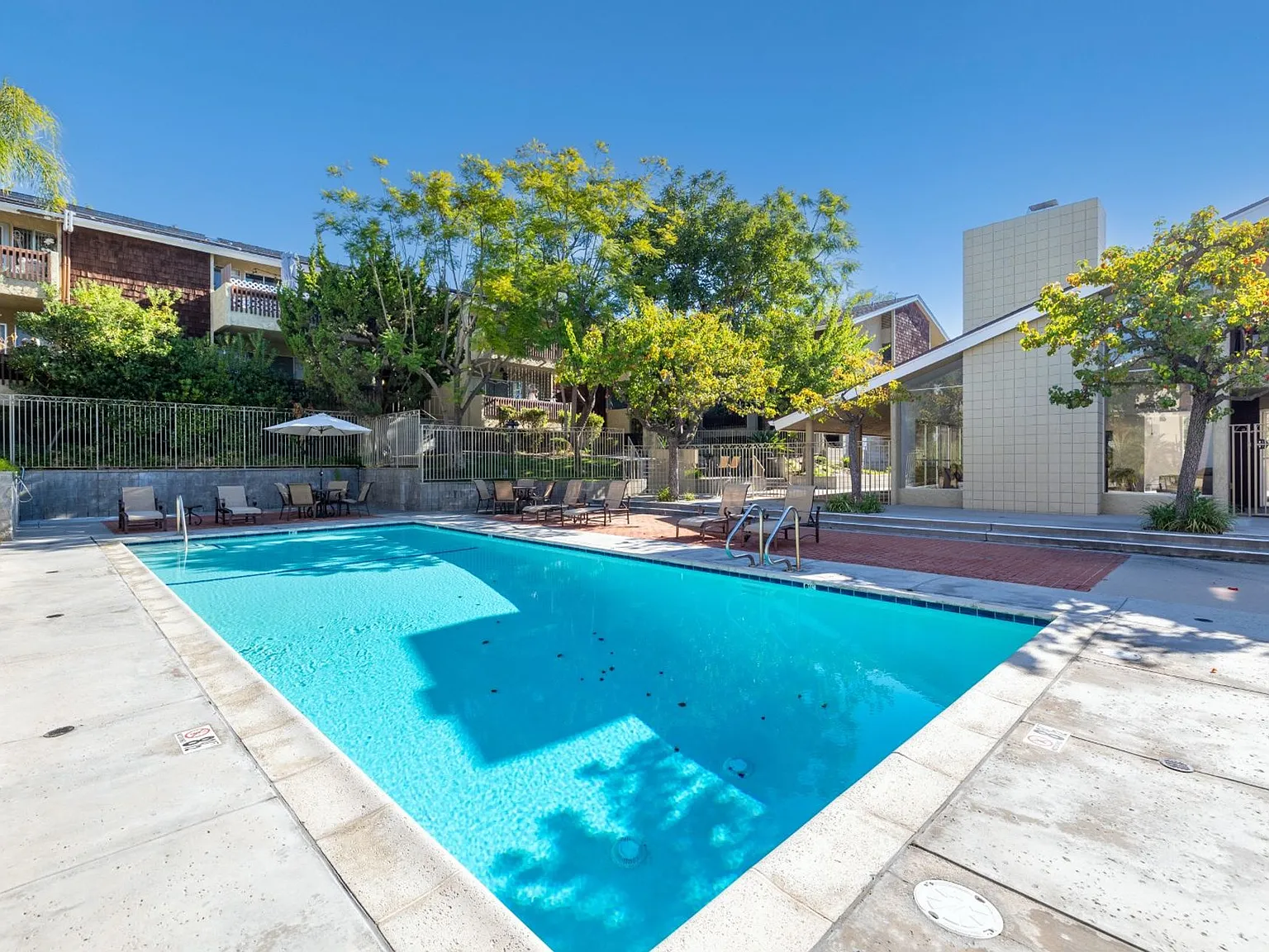 Enclave 693 — Photo 2