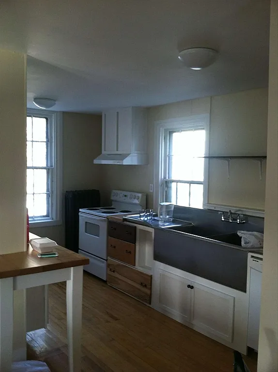 2 bed, 2.0 bath, 1800 sqft, $2,500 — Photo 3