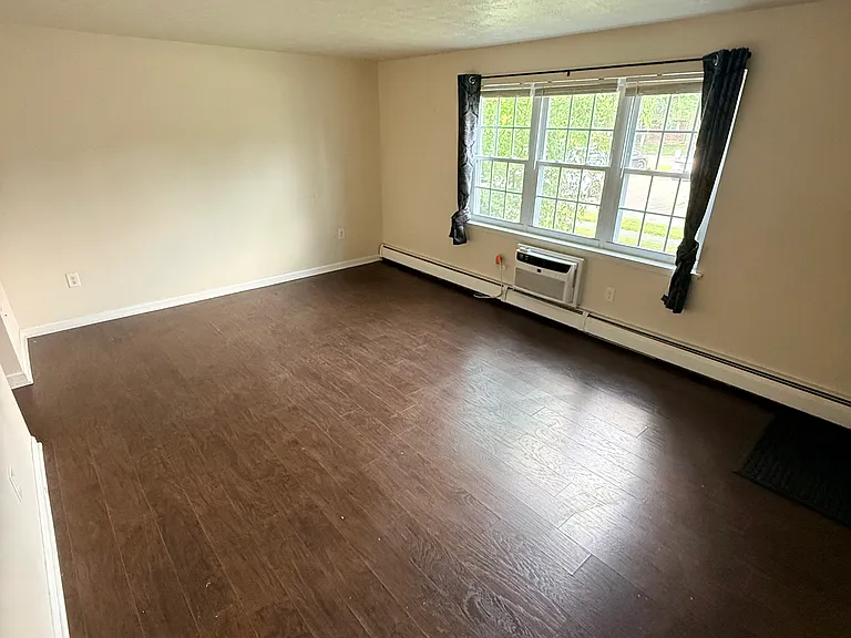 1081 Blue Hills Ave #B — Photo 6