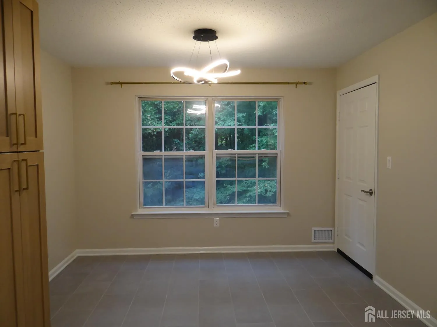 3 bed, 2.5 bath, 1587 sqft, $3,250 — Photo 4