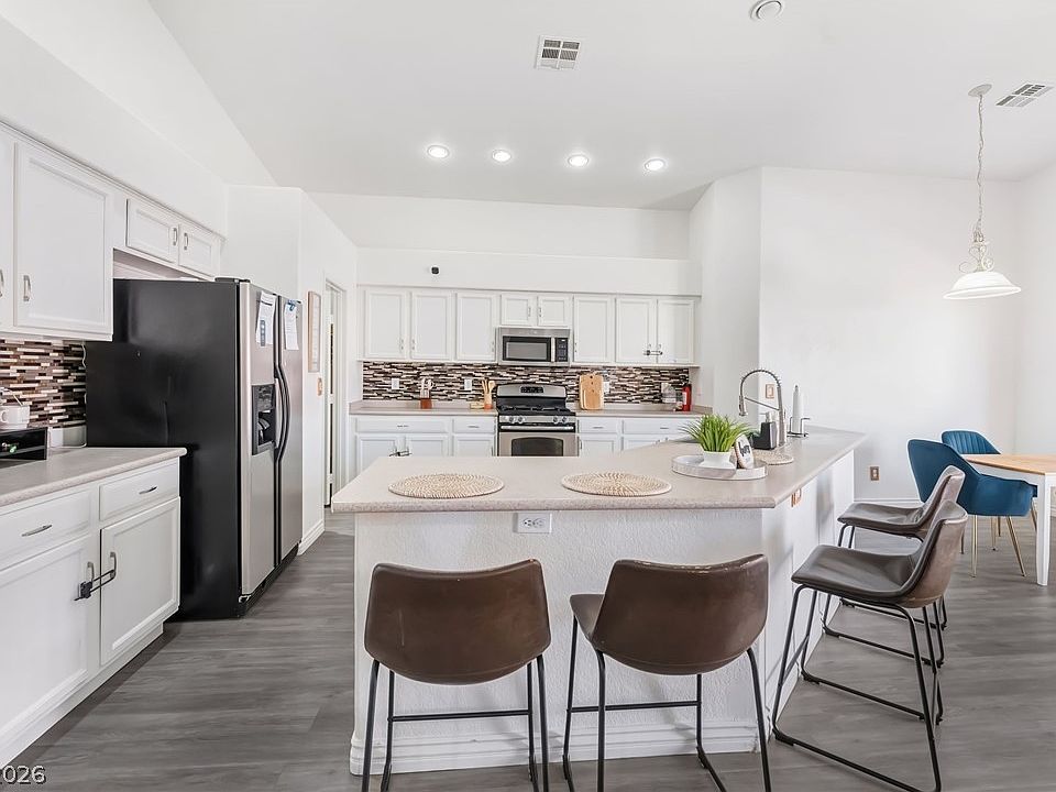 1st image of 4537 Colonial Canyon St