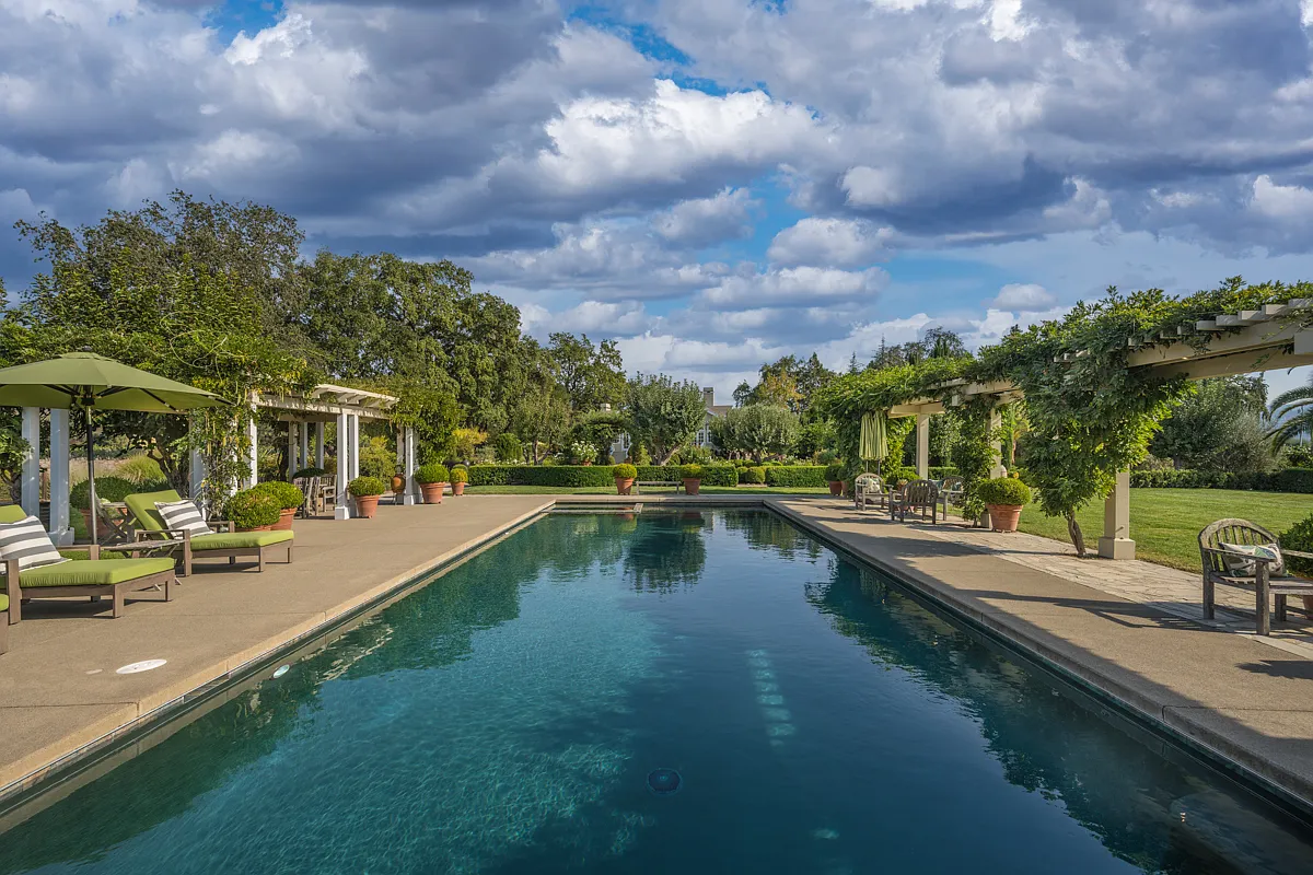 6 bed, 6.5 bath, 5800 sqft, $45,000 — Photo 1