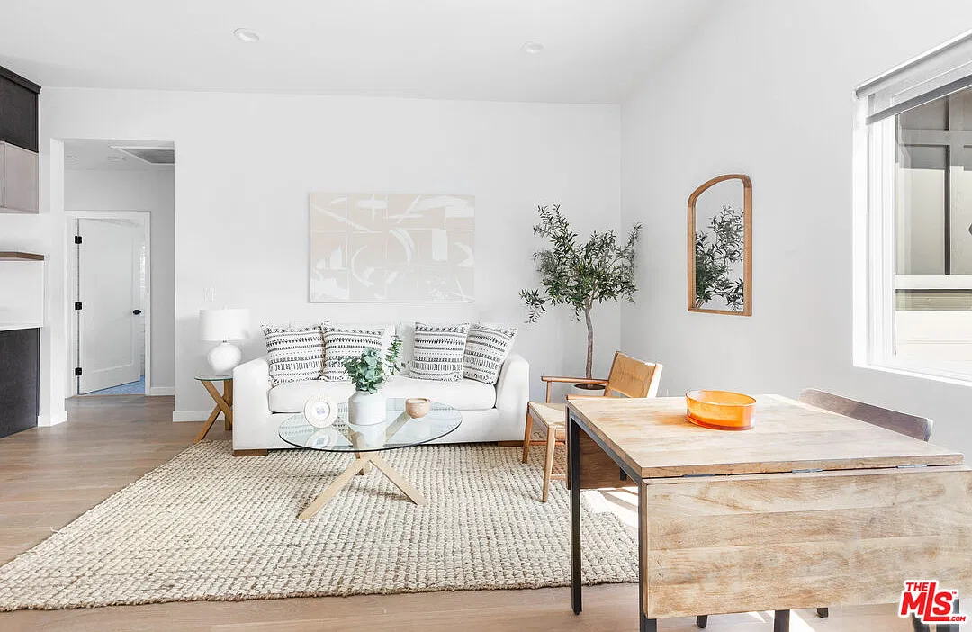 3 bed, 2.0 bath, 1360 sqft, $5,500 — Photo 4