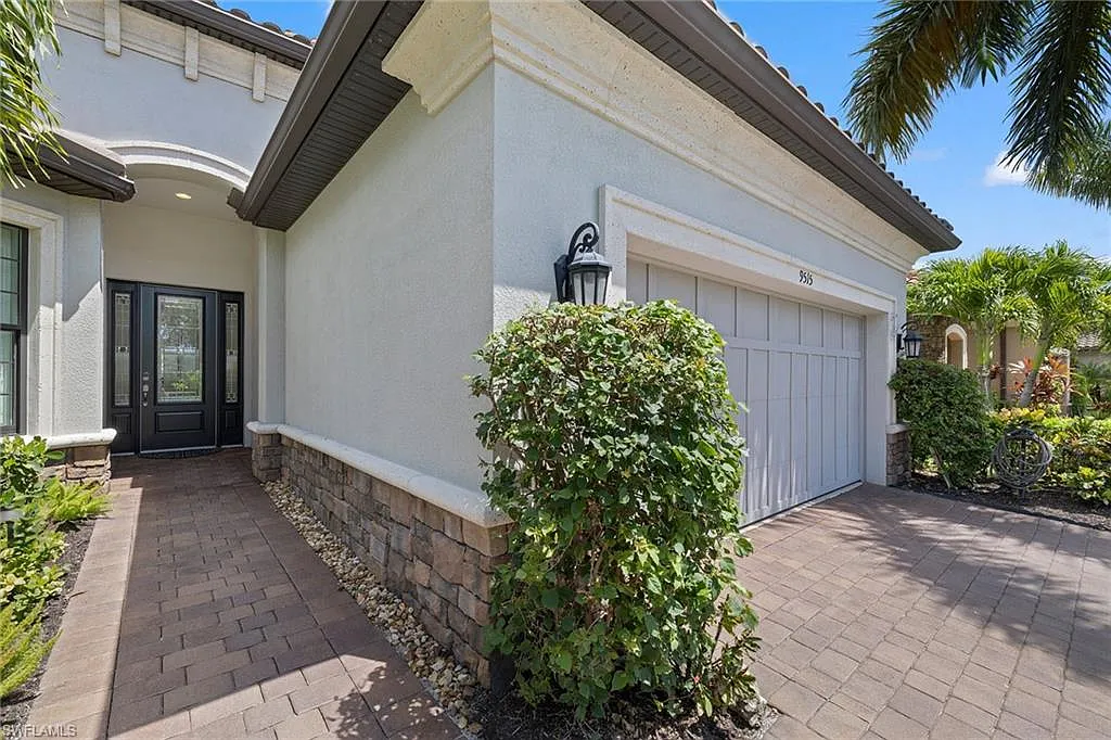 3 bed, 3.0 bath, 2318 sqft, $20,000 — Photo 3