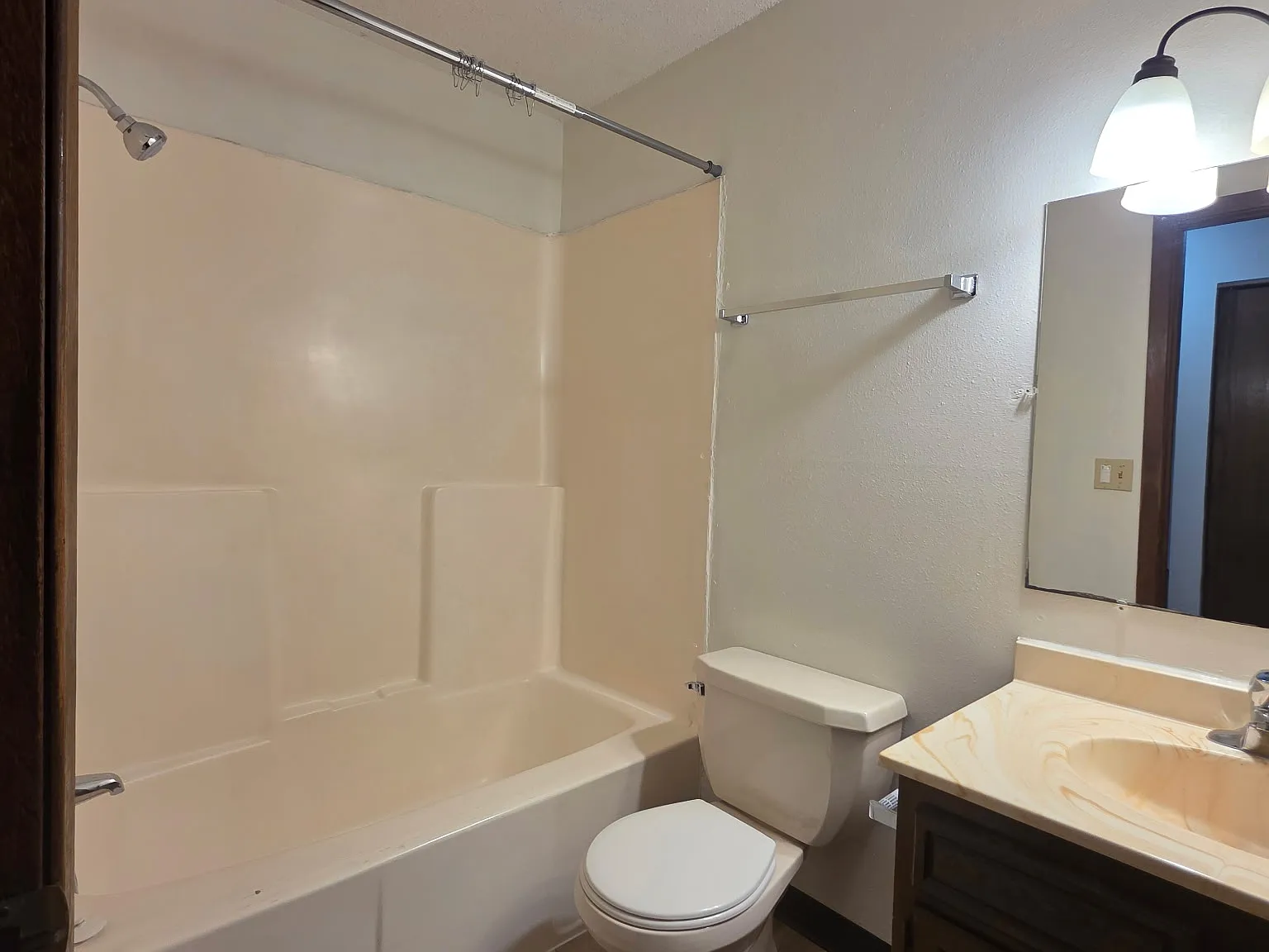 2 bed, 800 sqft, $875 — Photo 3