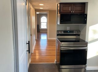 24 Crown St APT 3, Worcester, MA 01609