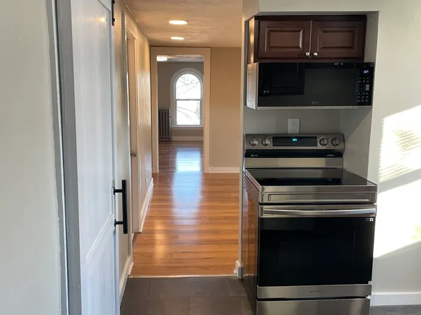 24 Crown St APT 3, Worcester, MA 01609