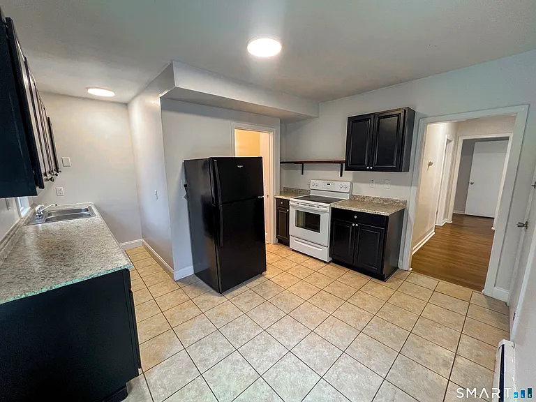 8 Locust St — Photo 11