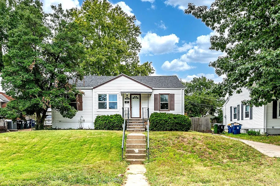 3 bed, 900 sqft, $1,650 — Photo 2