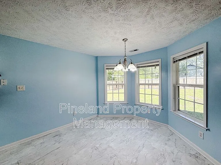 219 Woodland Dr — Photo 6