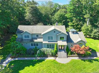 19 Sparrow Lane, Huntington, NY 11743