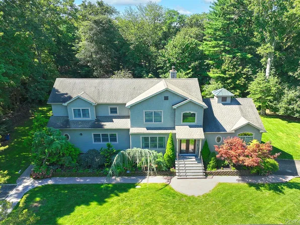 19 Sparrow Lane, Huntington, NY 11743