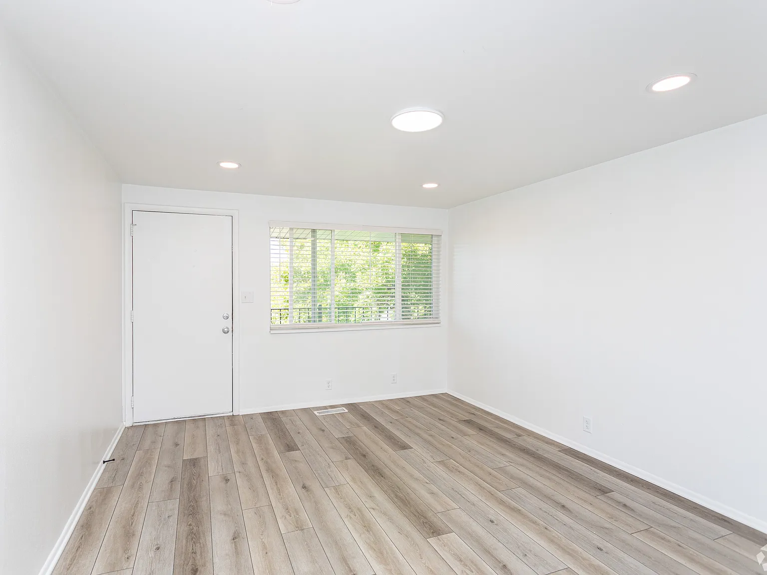 Sierra Ridge Apartments — Photo 4