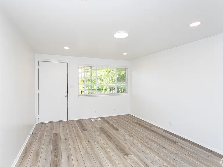 Sierra Ridge Apartments — Photo 3