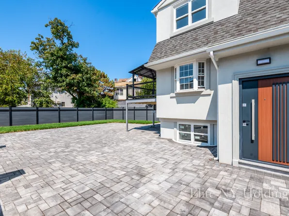 4469 Surf Avenue image 3 of 35