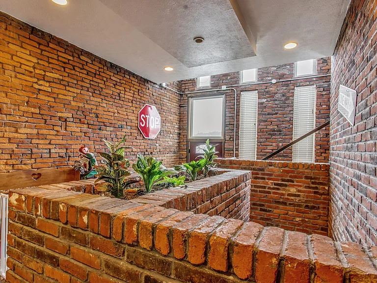 2128 Merriman Way — Photo 30