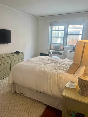 Rented by R New York | media 9