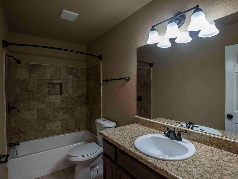 1566 N Dawn Dr — Photo 3