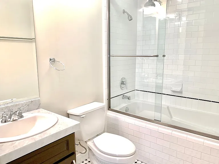 1415 Greenfield Ave #101 — Photo 4