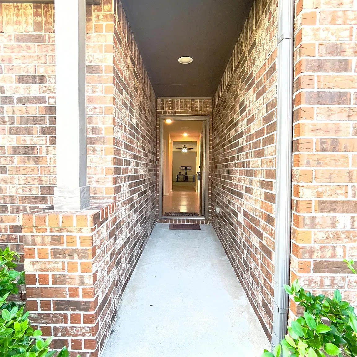 3 bed, 2.0 bath, 1469 sqft, $2,000 — Photo 4