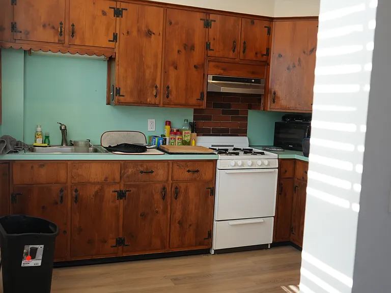 98 Main St #4 — Photo 12