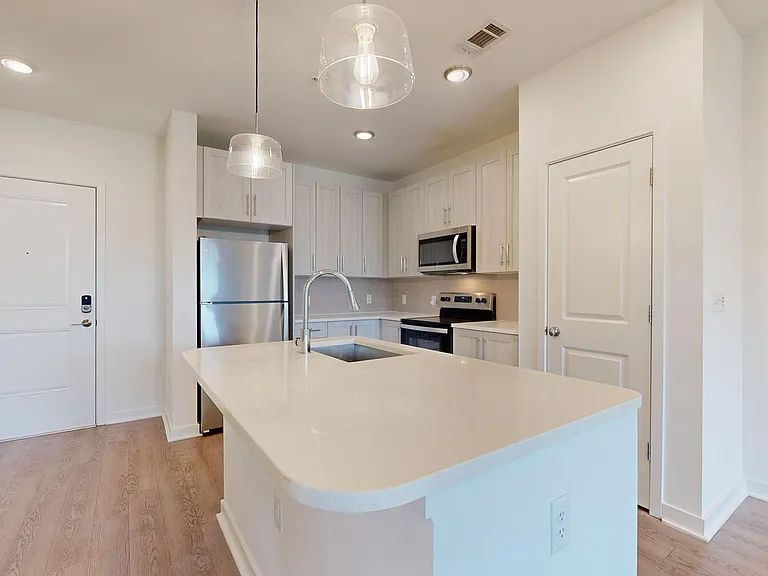 Essex Luxe Apartments — Photo 47