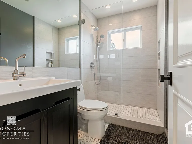754 E Thomson Ave — Photo 30