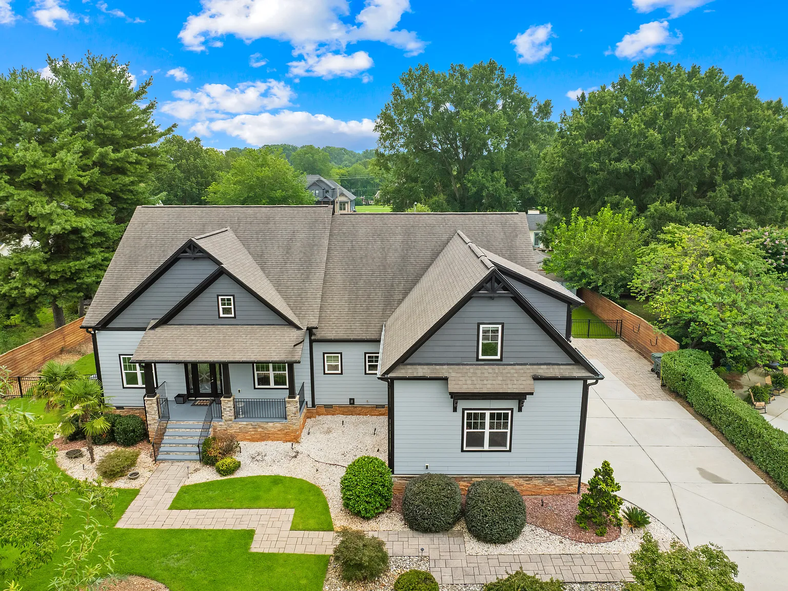4 bed, 3.5 bath, 3339 sqft, $4,950 — Photo 4