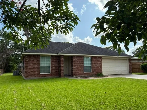 910 Old Angleton Rd, Clute, TX 77531