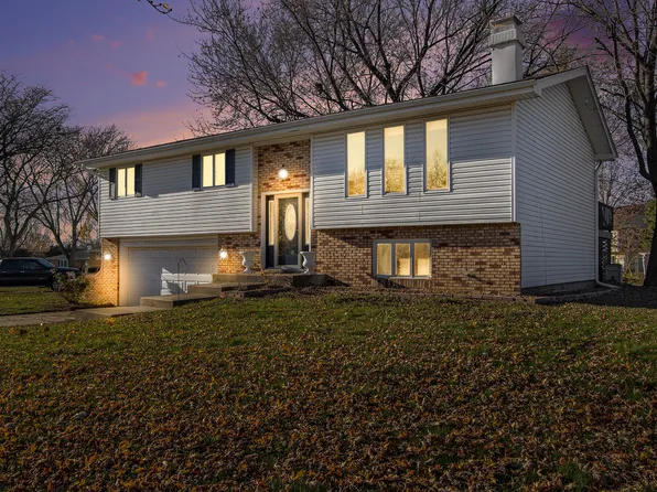 1510 W 94th Ct, Crown Point, IN 46307